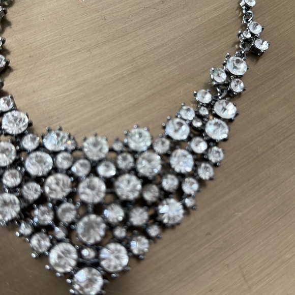 Gorgeous statement necklace 🤍 - Picture 3 of 3